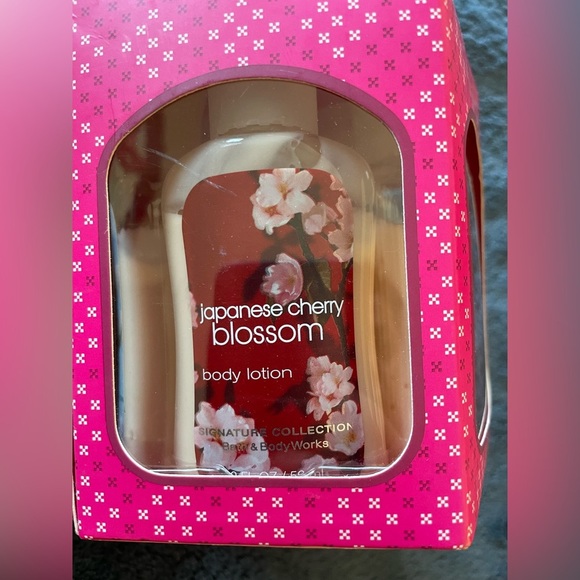 NWT Bath and body works, set of 5 body lotions total 10 oz or 2 FL OZ each - Picture 6 of 8